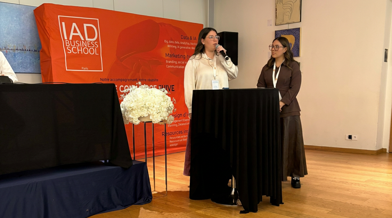 Étudiantes de l'IAD Business School animant le colloque IAD Event au micro
